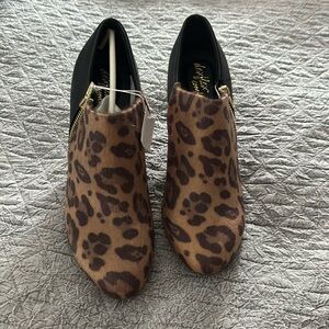 Dexflex comfort cheetah print/black shoes women's size 9.